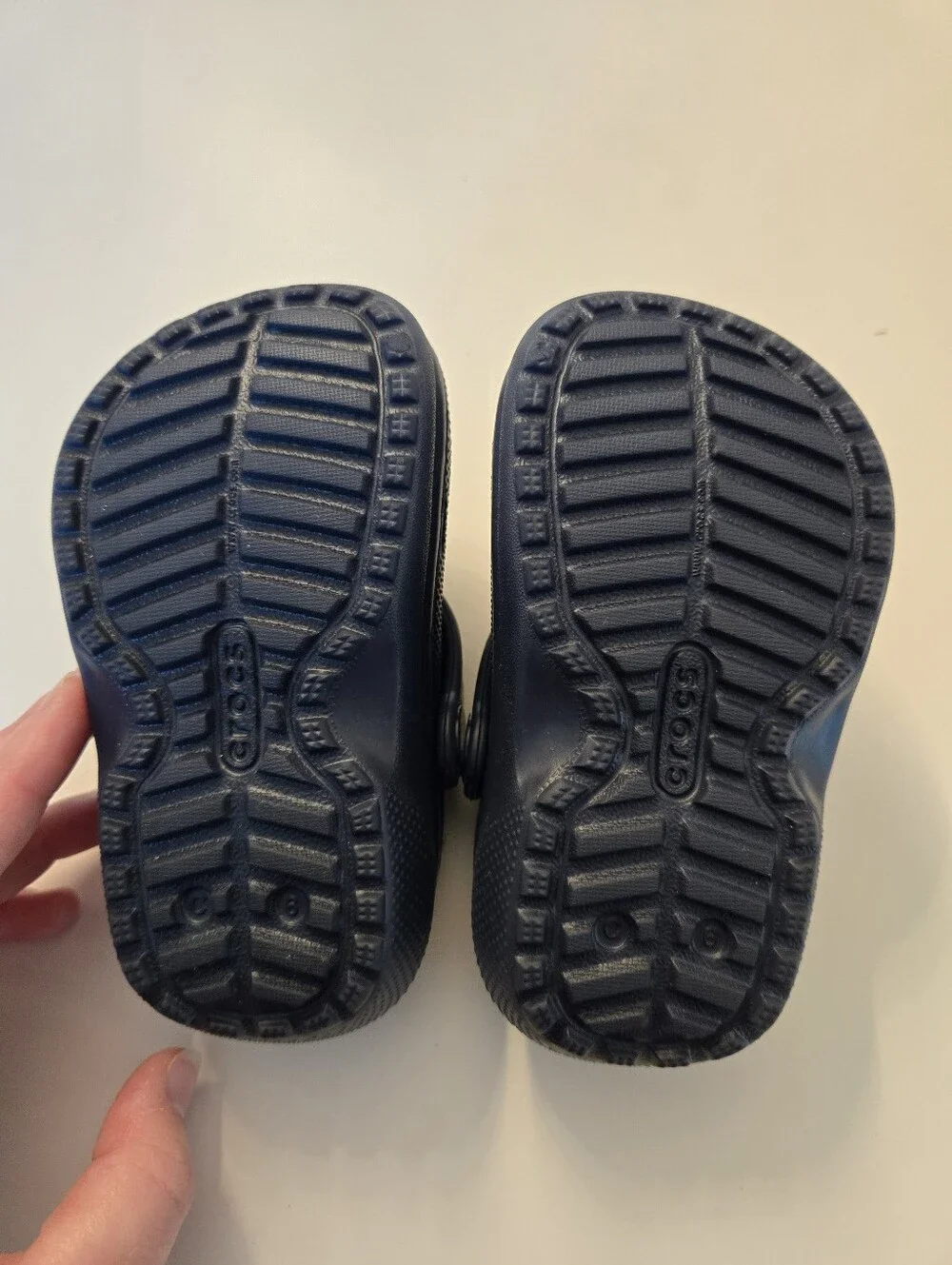 CROCS Toddler Classic Navy Clog with Multicolor Fleece Lining Sz 6